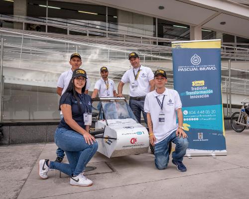 En Pascual Bravo crean un auto eléctrico que no deja huella de carbono: otra apuesta de Medellín por la movilidad sostenible