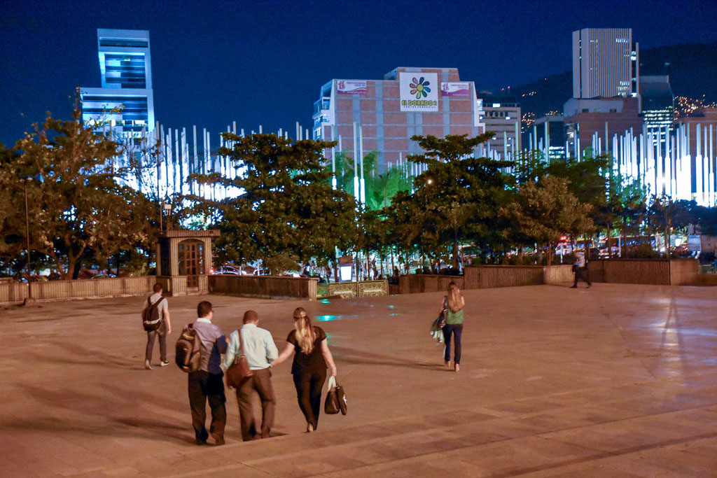 Vista nocturna Alpujarra y Parque de las Luces