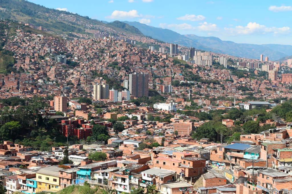 Vista a los barrios de la ciudad de Medellín