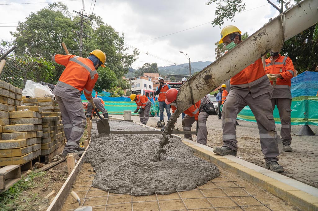Más de 80.000 metros lineales de andenes se han construido en Medellín