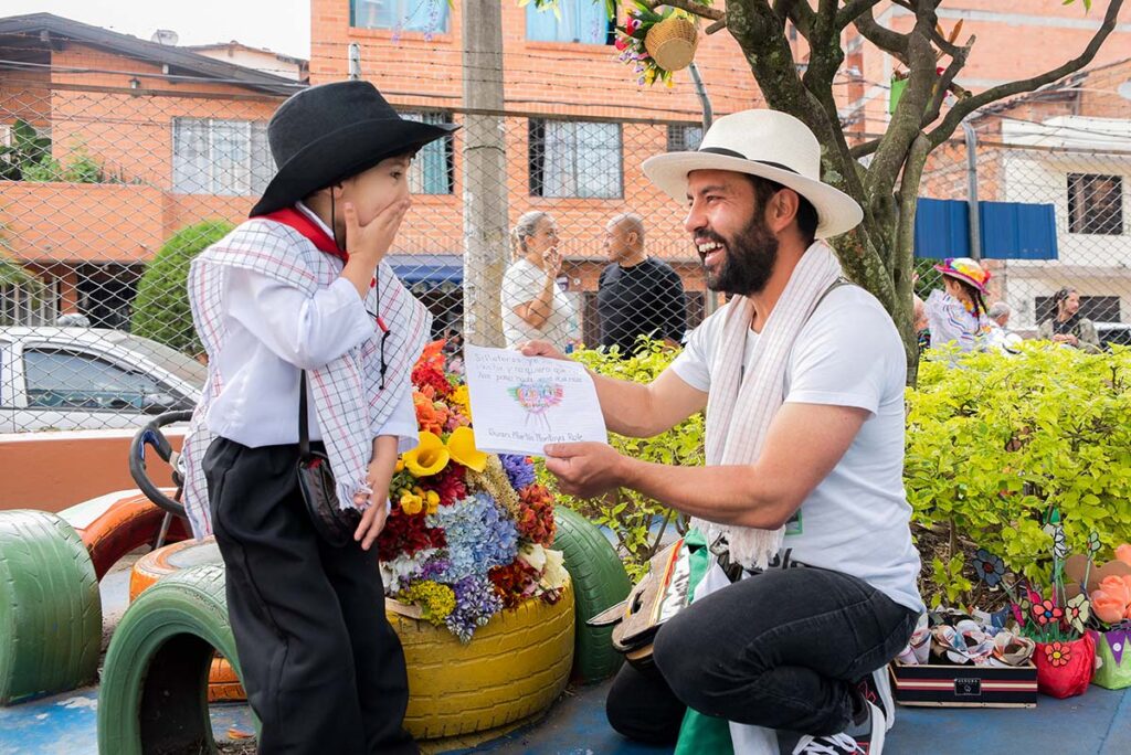 La Ruta de las Flores unió las vidas de un niño y un silletero. Foto Alcaldía de Medellín