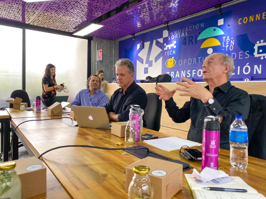 Delegación del MIT conoce el modelo de Valle del Software