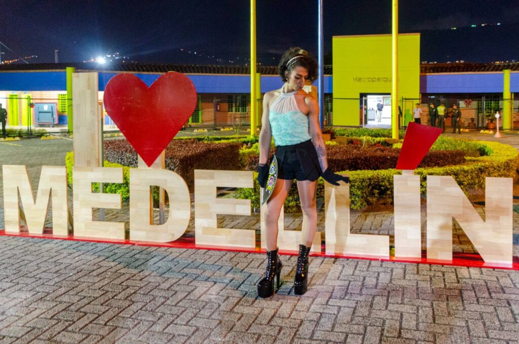 Medellín y su revolución del amor, en Ball de las Flores. Foto Carlos Vidal