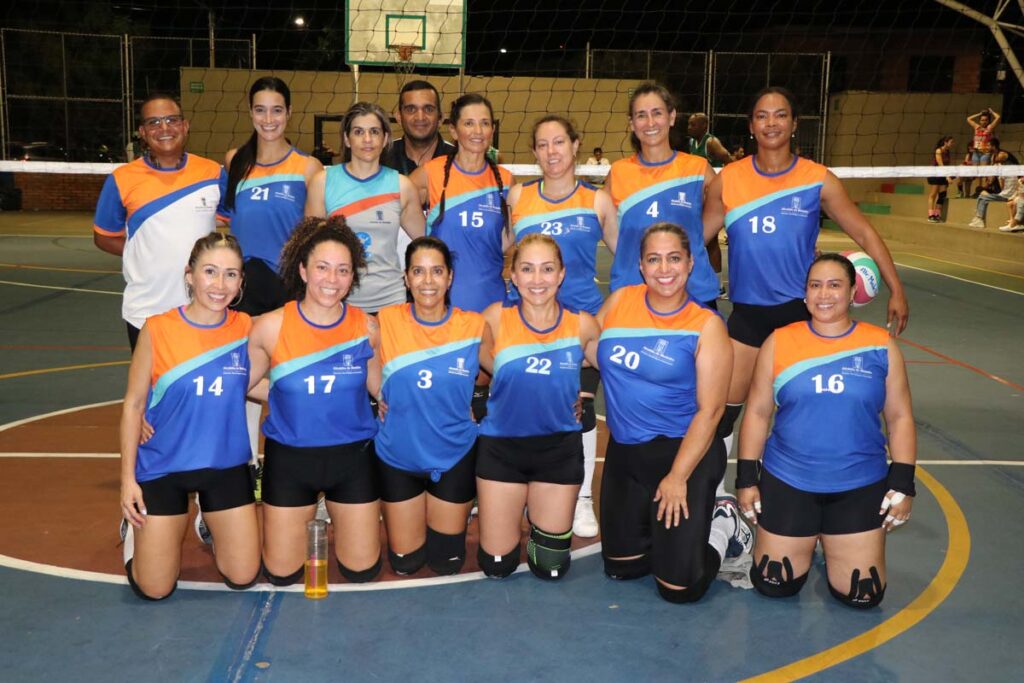 Voleibol femenino. Foto Juan F. Gallego