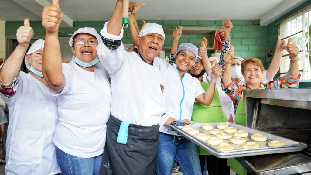 Madres de la Candelaria fortalecieron sus habilidades en alimentos