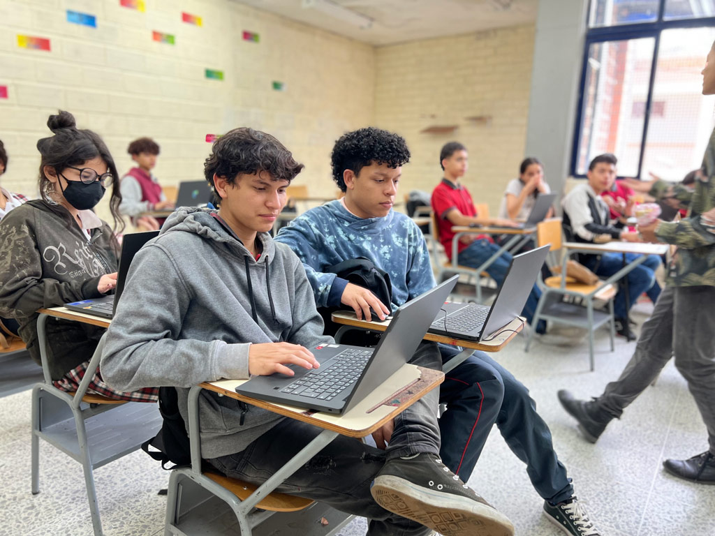 Se mejoran los conocimientos en tecnología de 600 jóvenes de Medellín