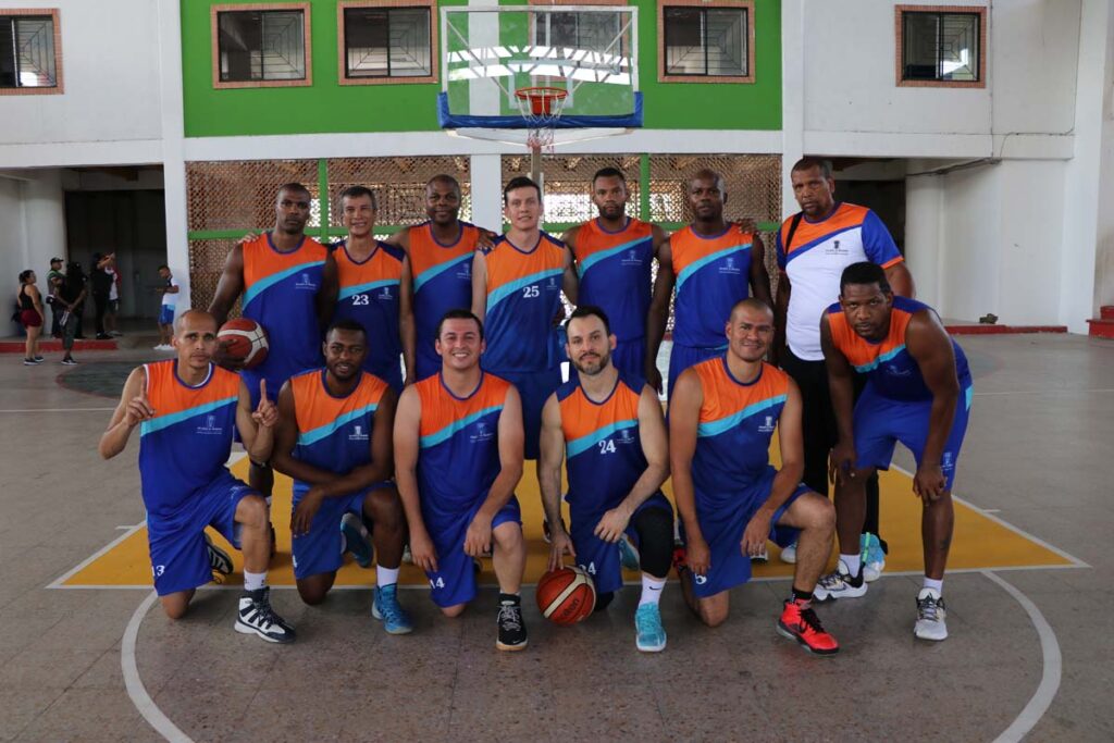 Equipo de Baloncesto Masculino. Foto Juan F. Gallego.