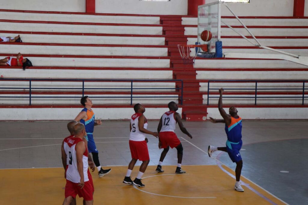 Baloncesto masculino. Foto Juan F. Gallego.