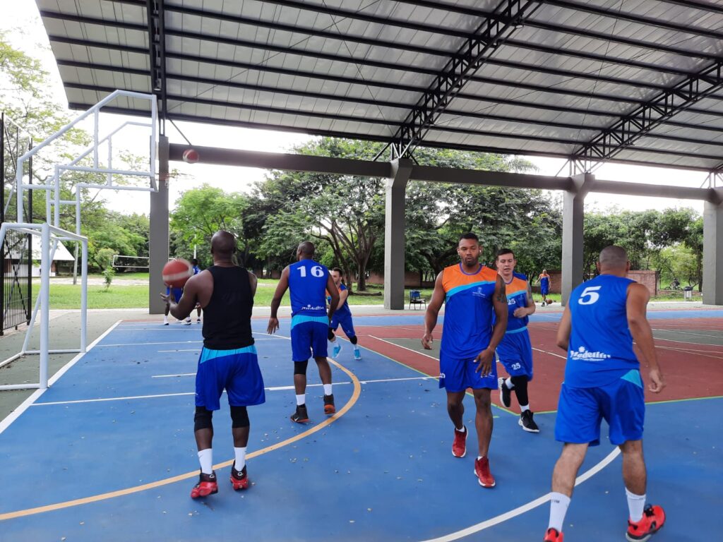 Equipo de Baloncesto Masculino. Foto Gustavo Campuzano