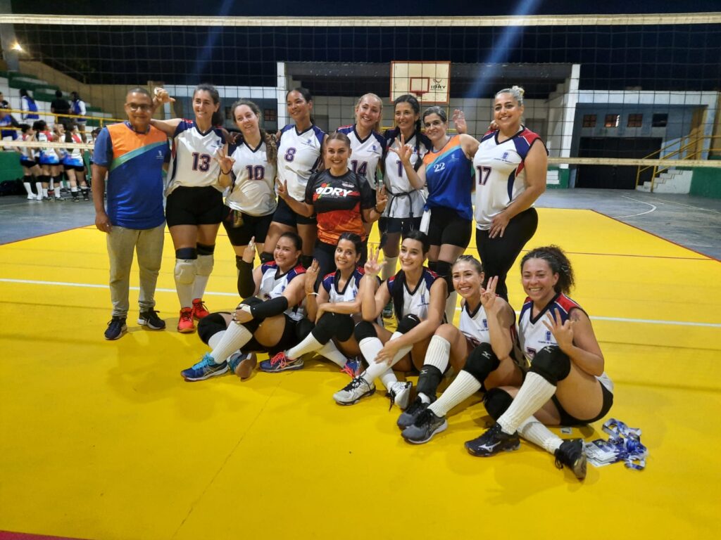 Equipo de Voleibol Femenino. Foto Gustavo Campuzano