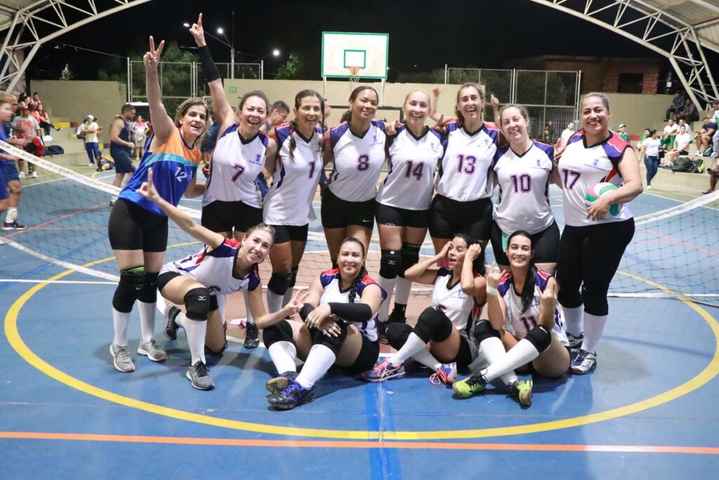 Voleibol femenino. Foto Juan F. Gallego