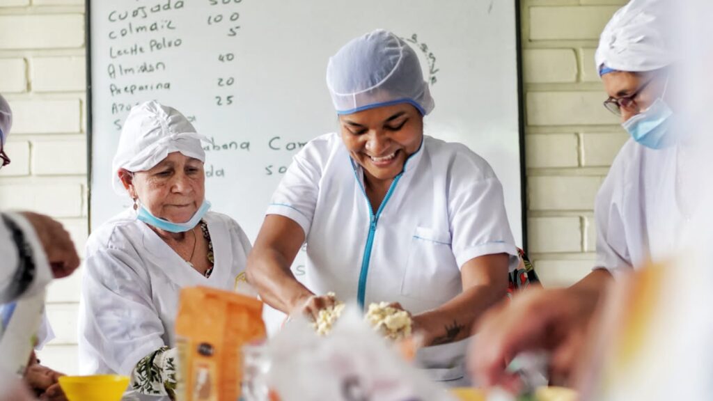 Integrantes de la Organización Madres de la Candelaria Caminos de Esperanza, se capacitaron con cursos de panadería y manipulación de alimentos Integrantes de la Organización Madres de la Candelaria Caminos de Esperanza, se capacitaron con cursos de panadería y manipulación de alimentos