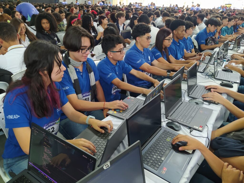 ¡Medellín obtuvo el Guinness World Records a la clase de software presencial más grande del mundo!. Foto Juan Fdo. Gallego D.