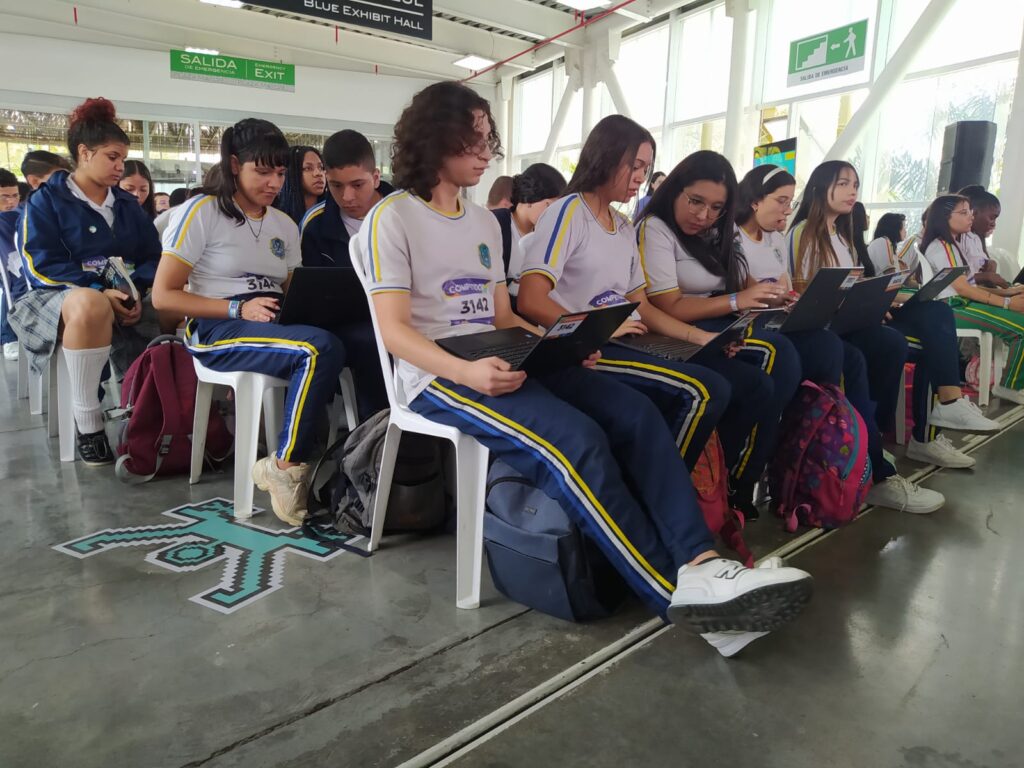 ¡Medellín obtuvo el Guinness World Records a la clase de software presencial más grande del mundo!. Foto Juan Fdo. Gallego D.