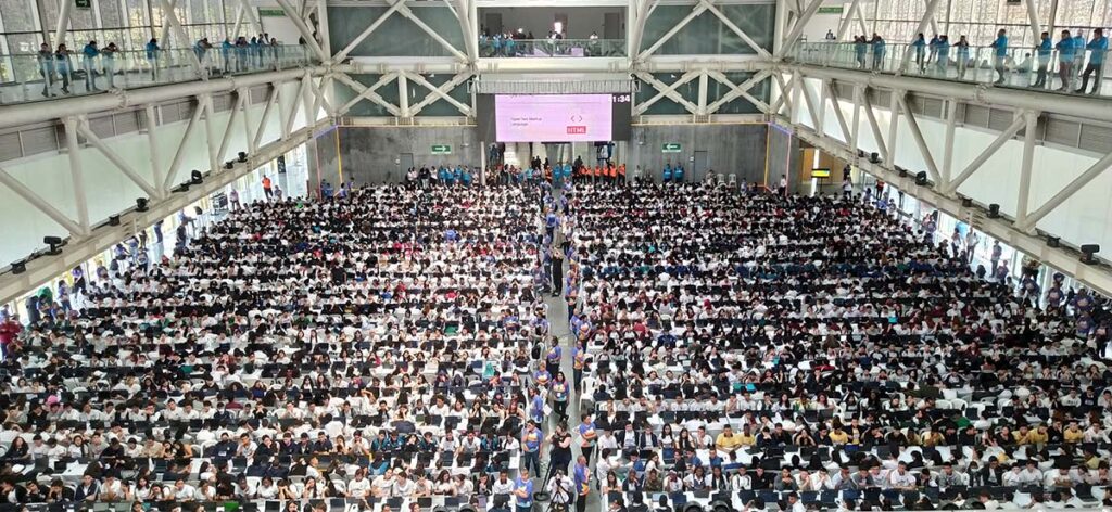 ¡Medellín obtuvo el Guinness World Records a la clase de software presencial más grande del mundo!. Foto Juan Fdo. Gallego D.