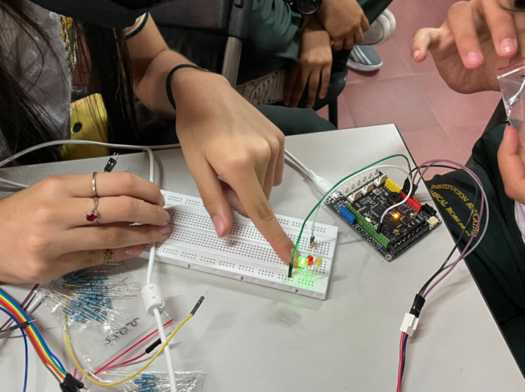 Informática y Robótica. Foto Alcaldía de Medellín