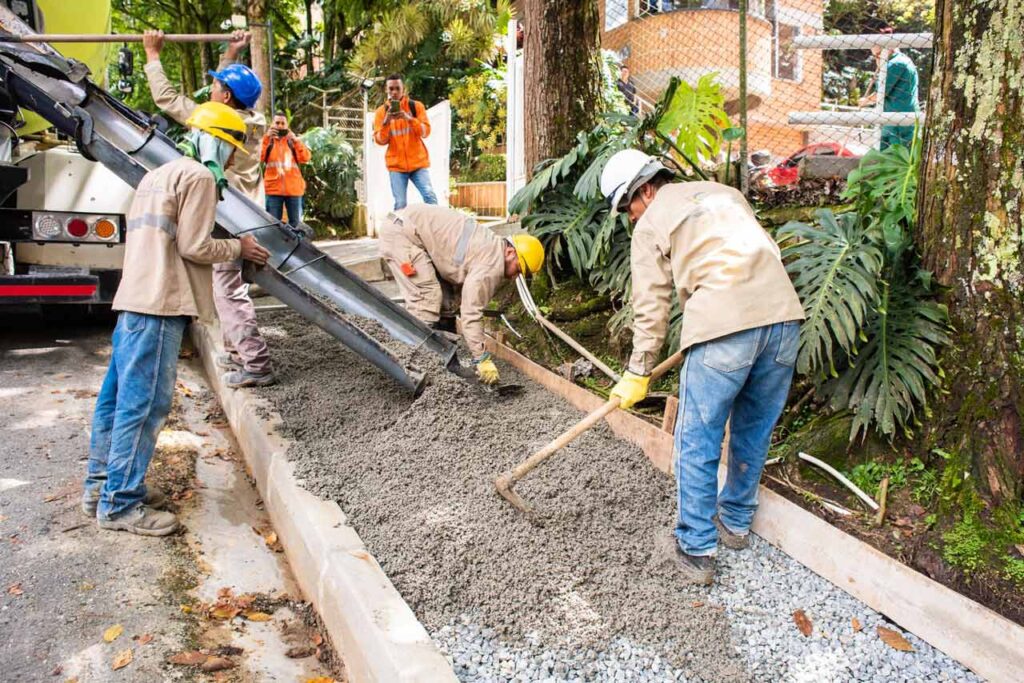 Con materiales amigables con el medio ambiente, ahora andenes de la ciudad se conservan más tiempo y protegen la vegetación