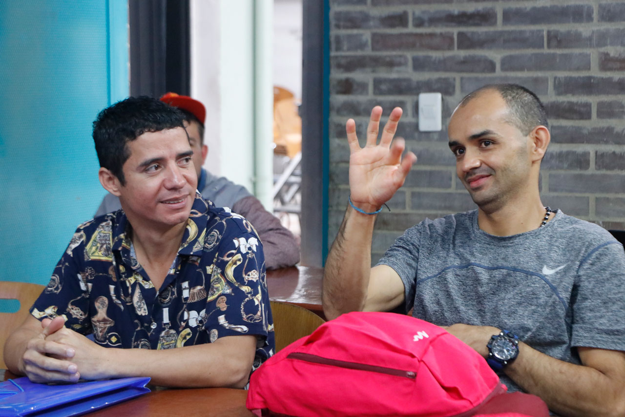 En Medellín, personas sordas acceden al primer piloto para formarse en competencias laborales