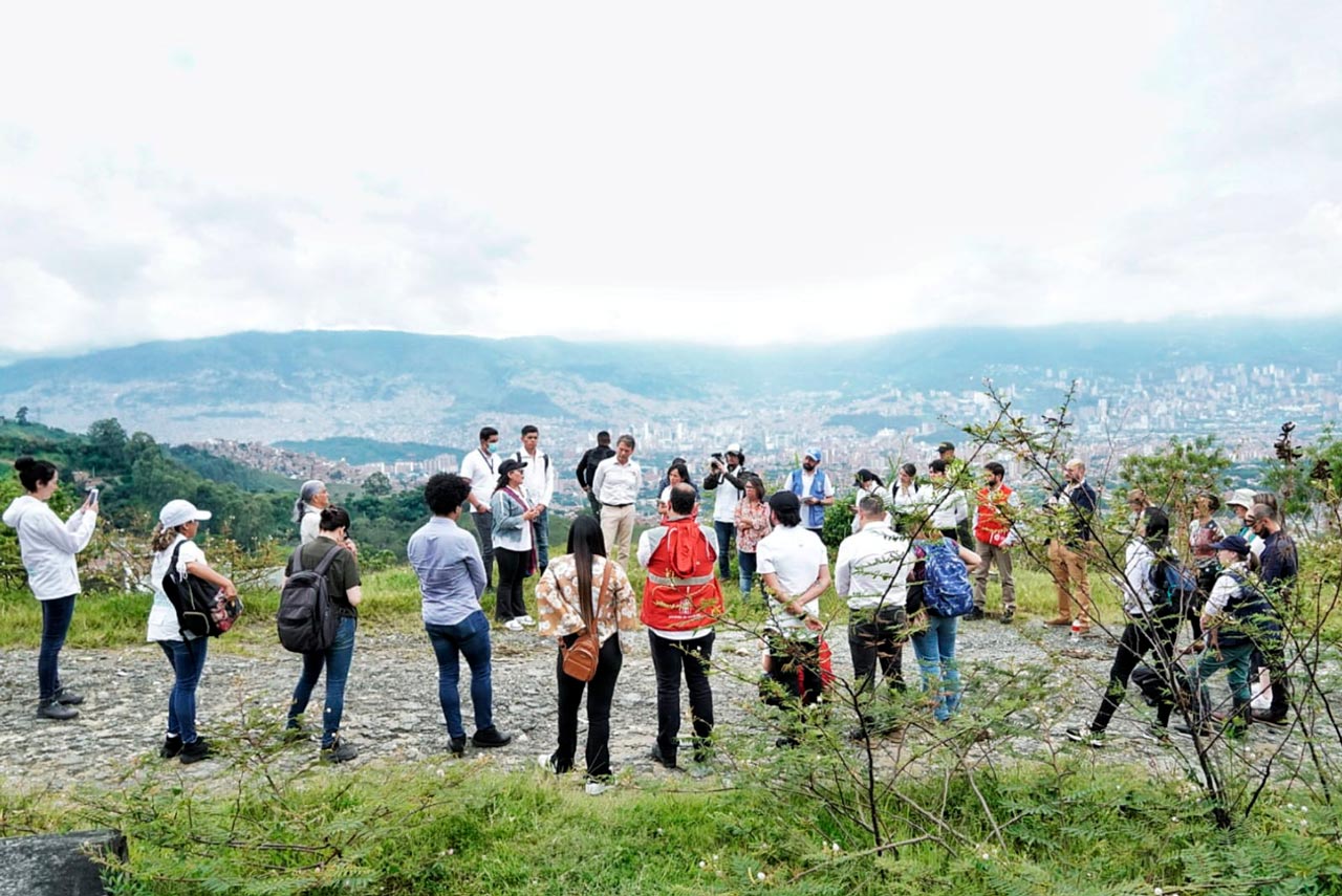 La Alcaldía de Medellín destinará recursos económicos y humanos para apoyar las labores de búsqueda de personas dadas por desaparecidas en La Escombrera