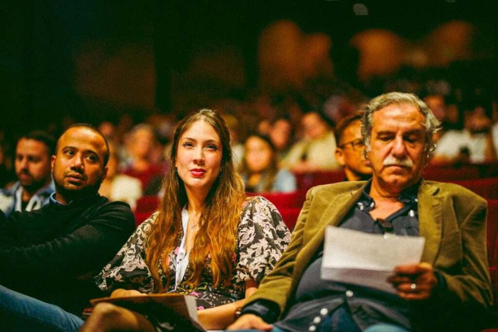 Miradas Medellín inició con lleno total en el Teatro Metropolitano