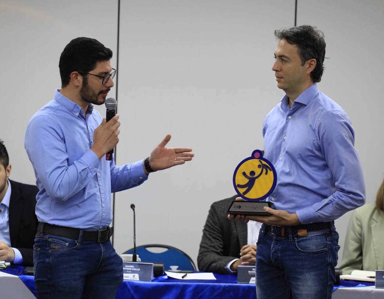 Medellín recibió reconocimiento por su compromiso con los derechos de la niñez