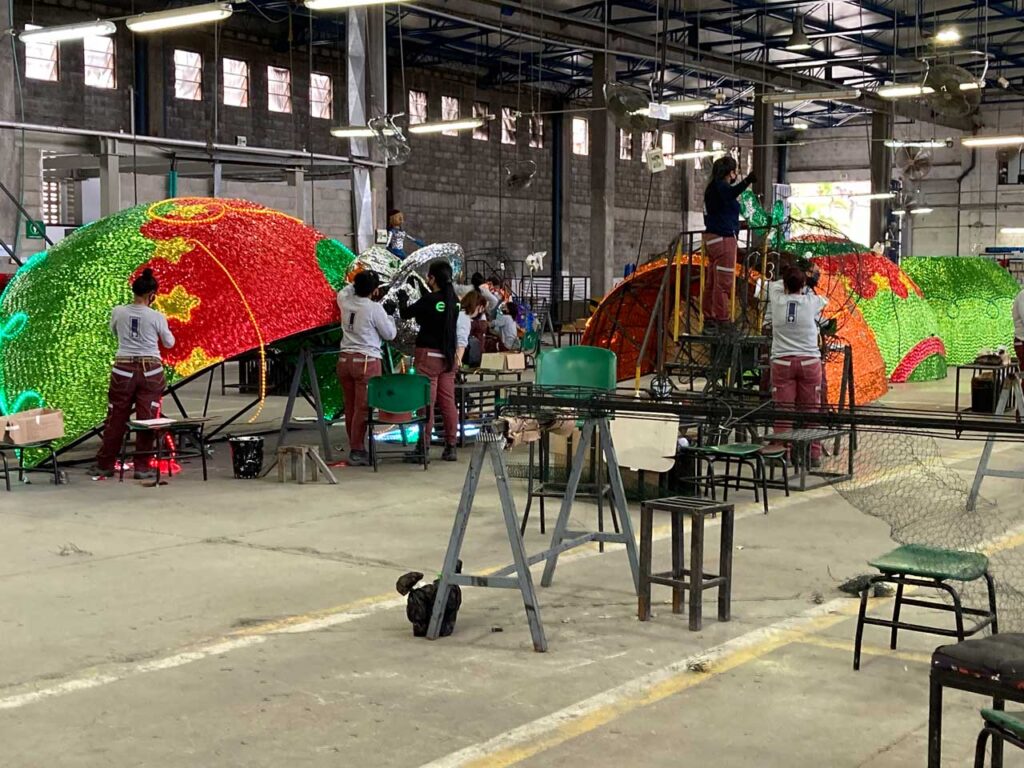 Elaboración de los alumbrados en la fábrica