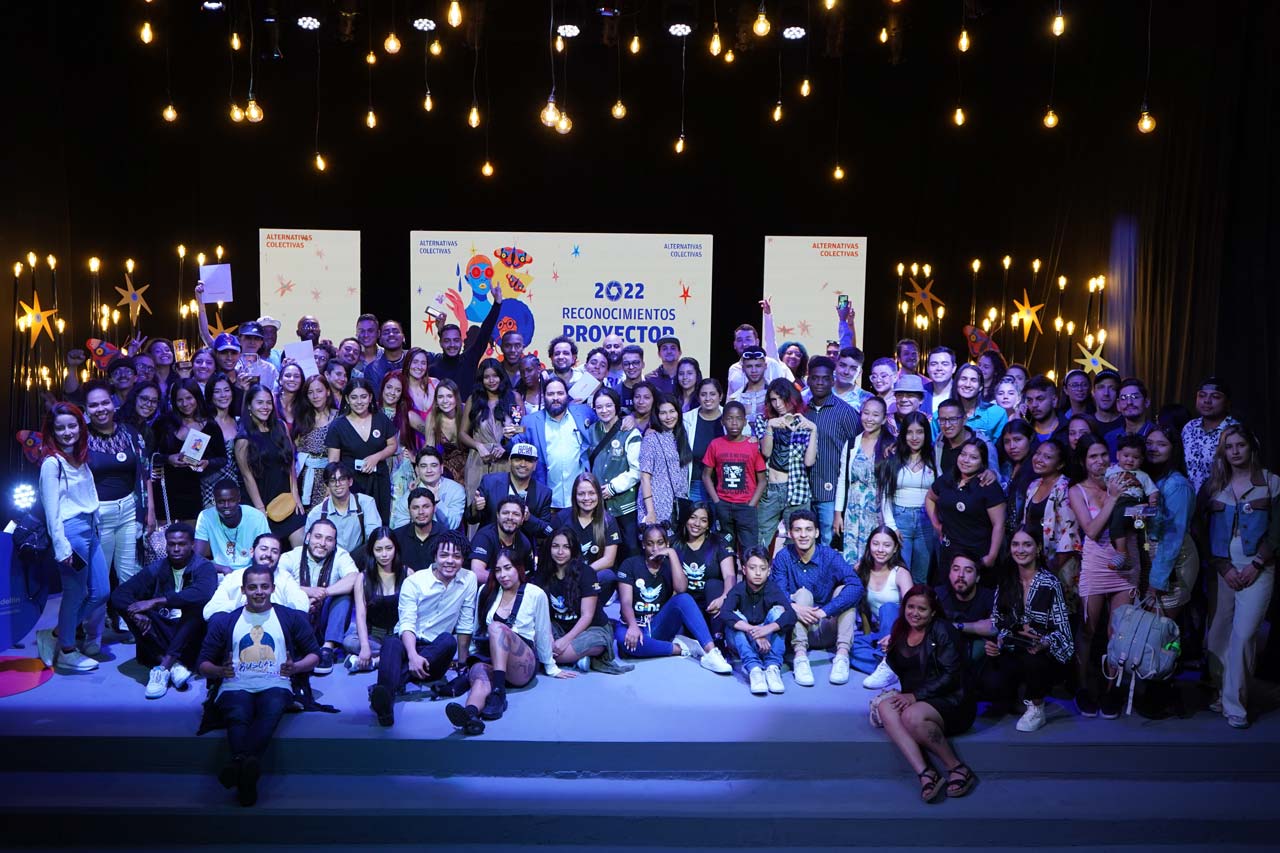 Medellín exaltó las alternativas colectivas juveniles que apuestan por la transformación de su futuro, con los Reconocimientos Proyector