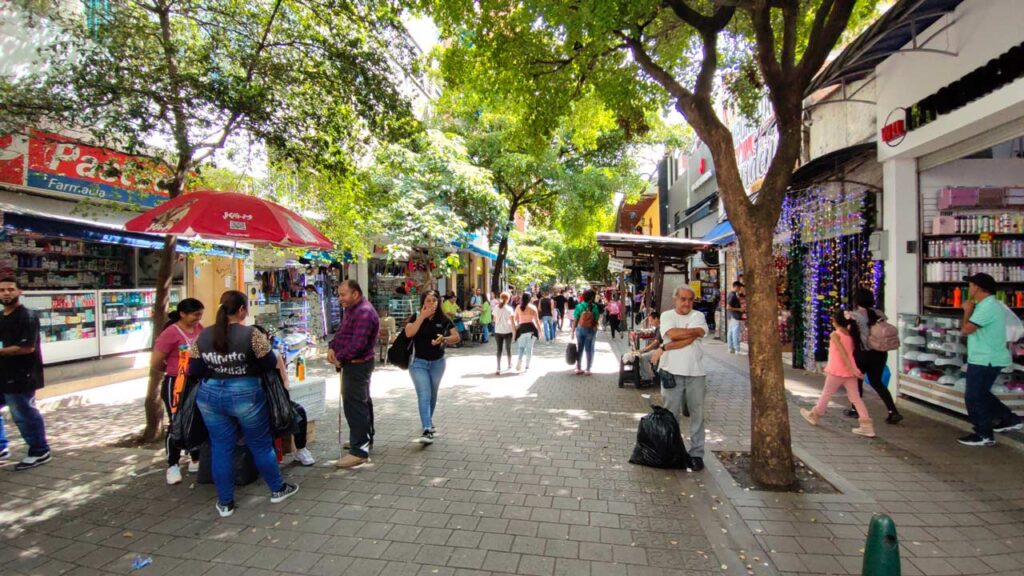 Comerciantes del Centro de Medellín esperan ventas por más de $1.5 billones en esta Navidad