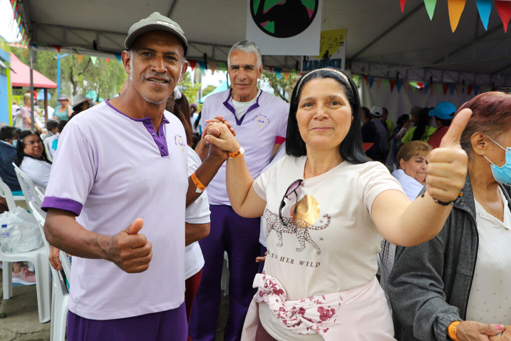 Clubes de Vida de Medellín disfrutan de los Días de Sol