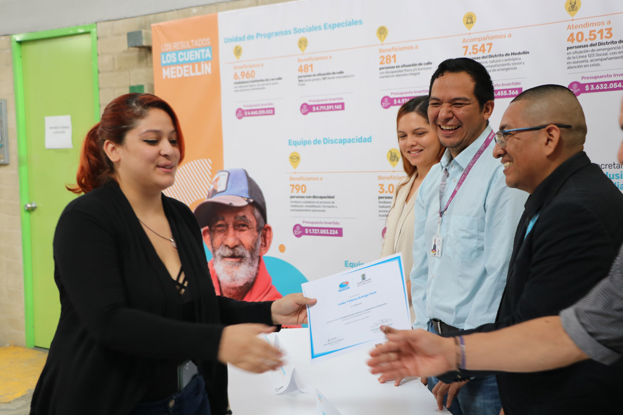 La Alcaldía de Medellín certificó a población vulnerable en competencias laborales para el empleo y el emprendimiento