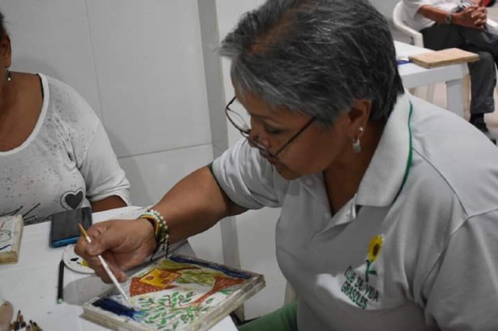 María Eucaris Saldarriaga Cano es una líder de su barrio. Hace 57 años vive en Aranjuez,  en las cercanías de la Casa Museo Pedro Nel Gómez