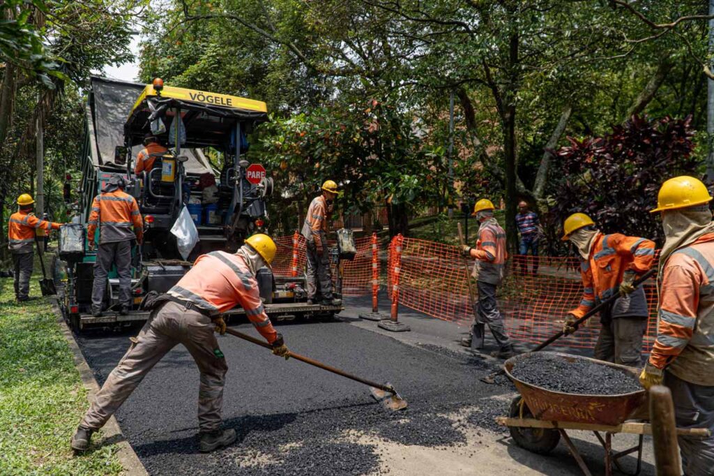Medellín mejoró su malla vial con la intervención de más de 20.000 huecos en los últimos tres años Medellín mejoró su malla vial con la intervención de más de 20.000 huecos en los últimos tres años