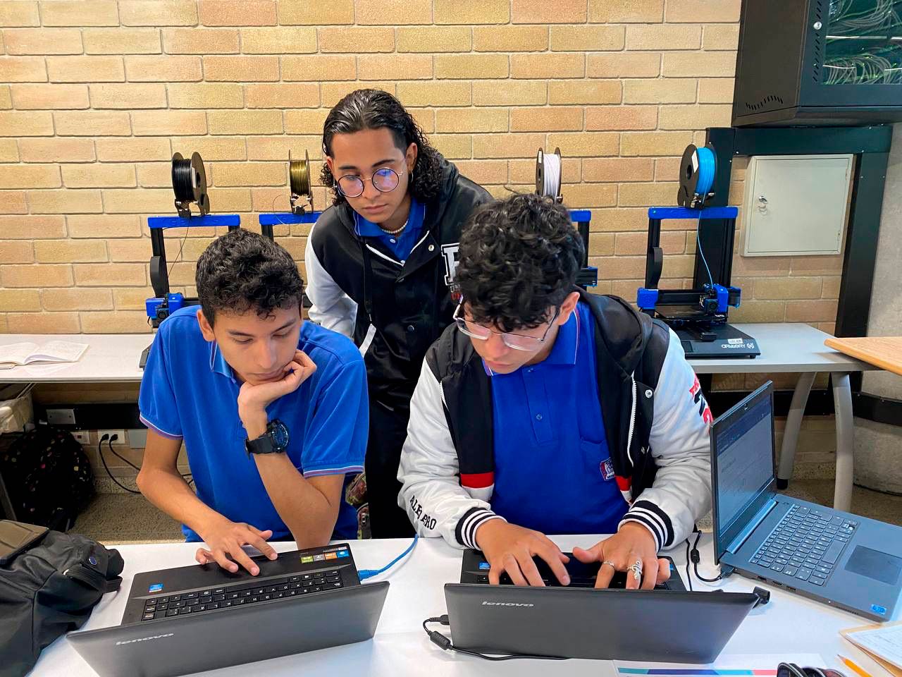 Medellín se afianza como Valle del Software con semilleros de tecnología e innovación que han beneficiado a 702 niños, niñas y jóvenes