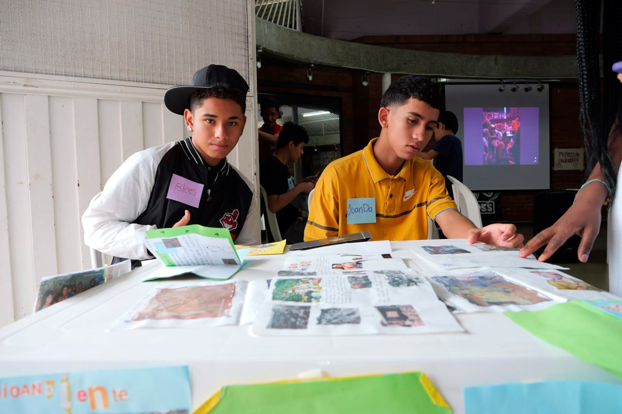 Más de 2.000 ciudadanos recibieron formación en memoria, verdad y justicia restaurativa para ser agentes constructores de paz Más de 2.000 ciudadanos recibieron formación en memoria, verdad y justicia restaurativa para ser agentes constructores de paz