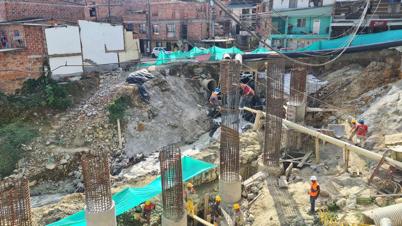 La Administración Distrital solucionará definitivamente la problemática de inundaciones de la quebrada La Madera, que lleva diez años afectando a la comunidad