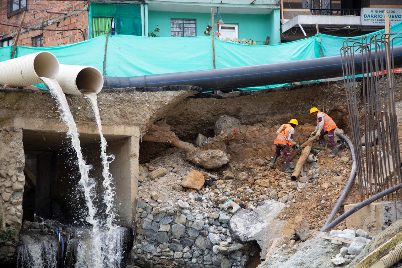 La Administración Distrital solucionará definitivamente la problemática de inundaciones de la quebrada La Madera, que lleva diez años afectando a la comunidad La Administración Distrital solucionará definitivamente la problemática de inundaciones de la quebrada La Madera, que lleva diez años afectando a la comunidad