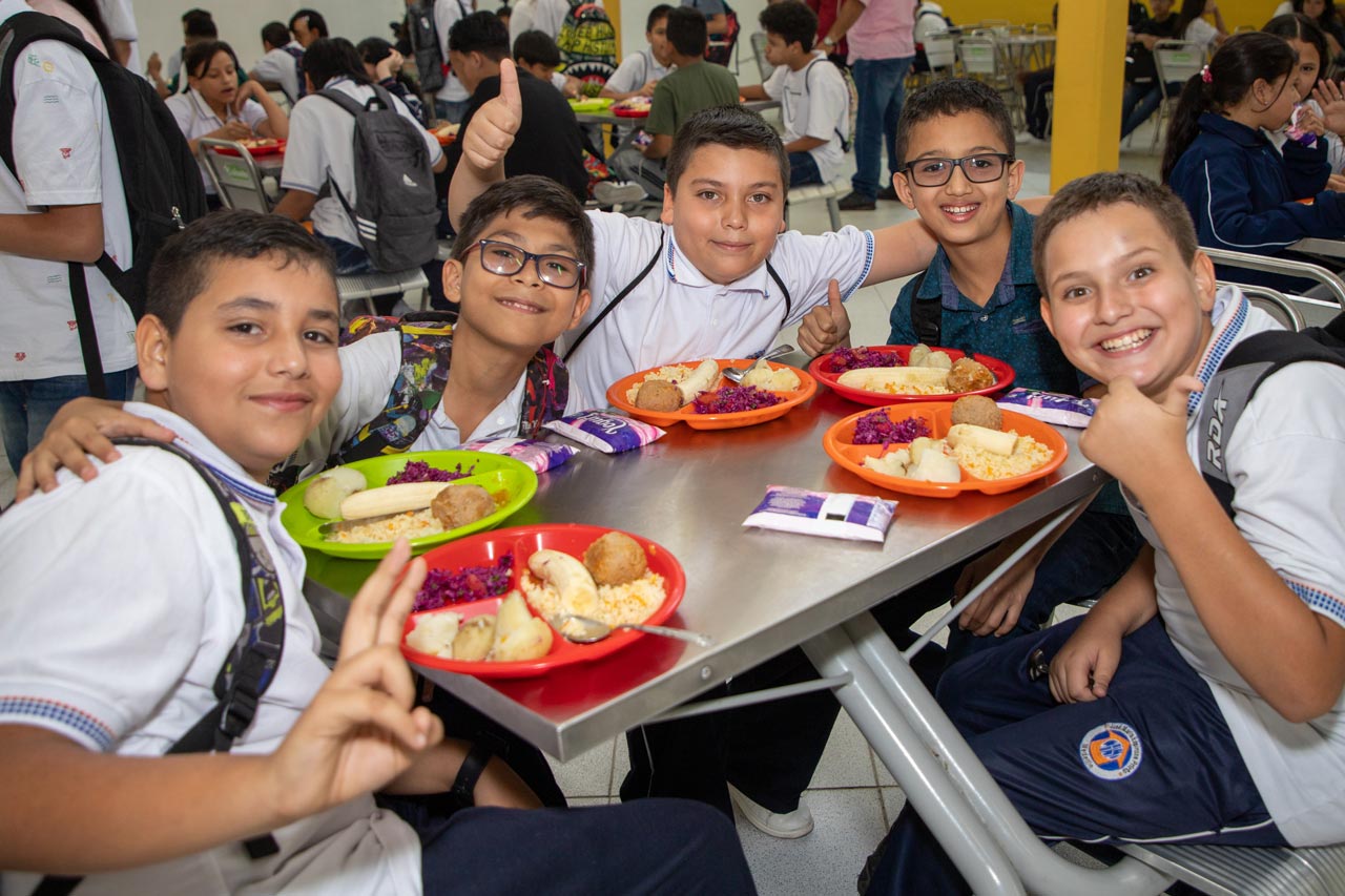 Comenzó la entrega de 220.000 raciones del Programa de Alimentación Escolar - PAE en Medellín