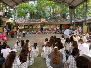 Las 229 instituciones educativas oficiales de Medellín regresan a clase el próximo lunes