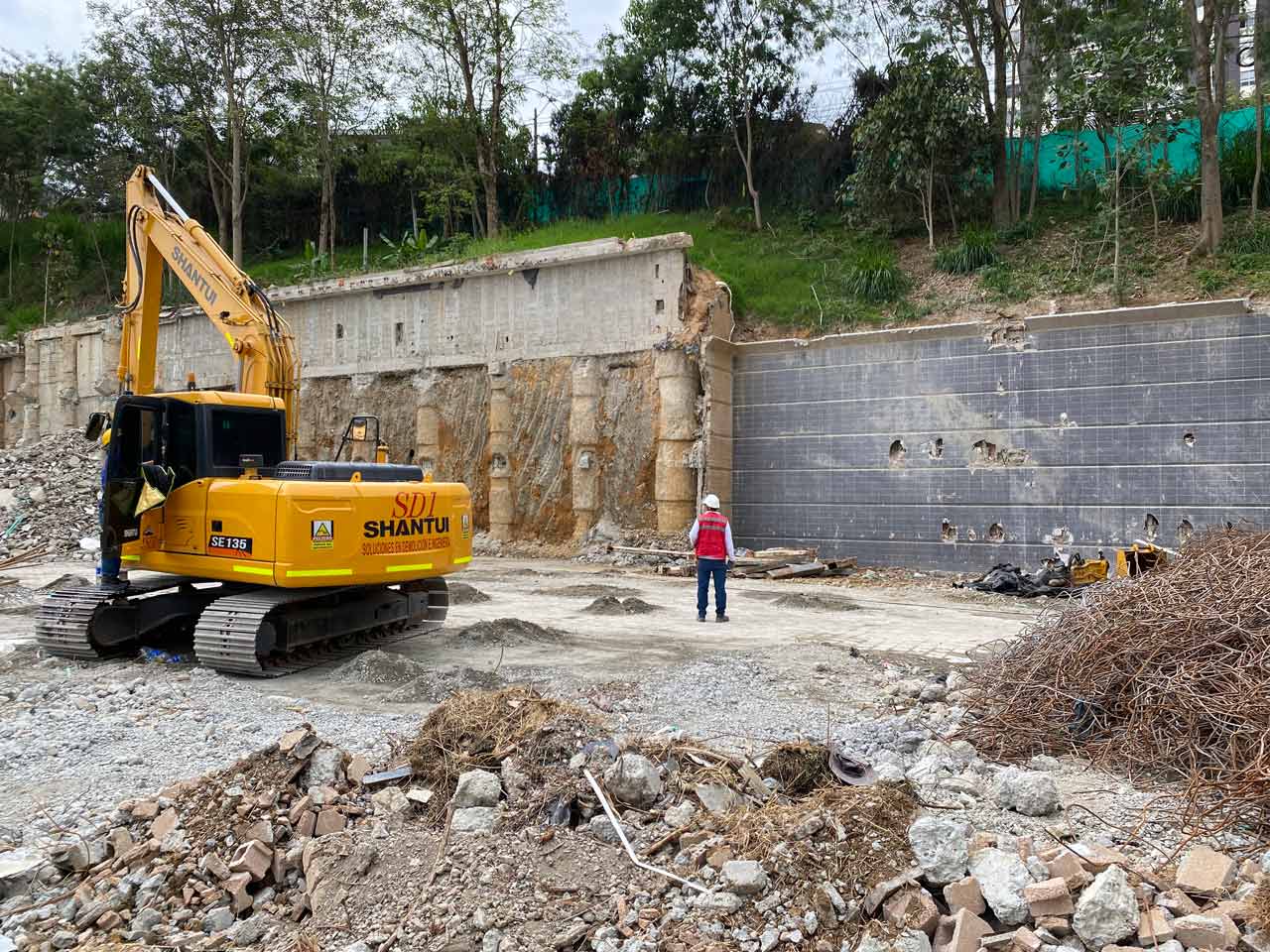 En un 90% avanza remoción de escombros en Continental Towers