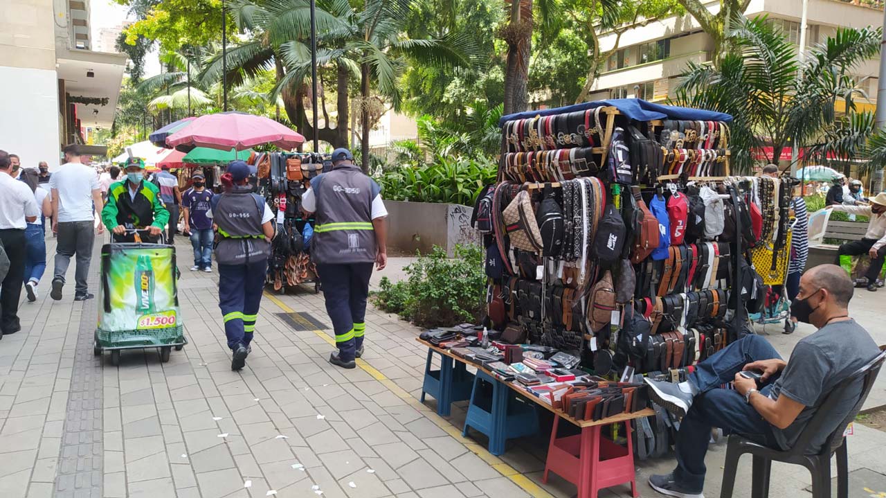 Por primera vez Medellín tendrá un corredor artesanal, al aire libre y regulado en la Avenida La Playa Por primera vez Medellín tendrá un corredor artesanal, al aire libre y regulado en la Avenida La Playa