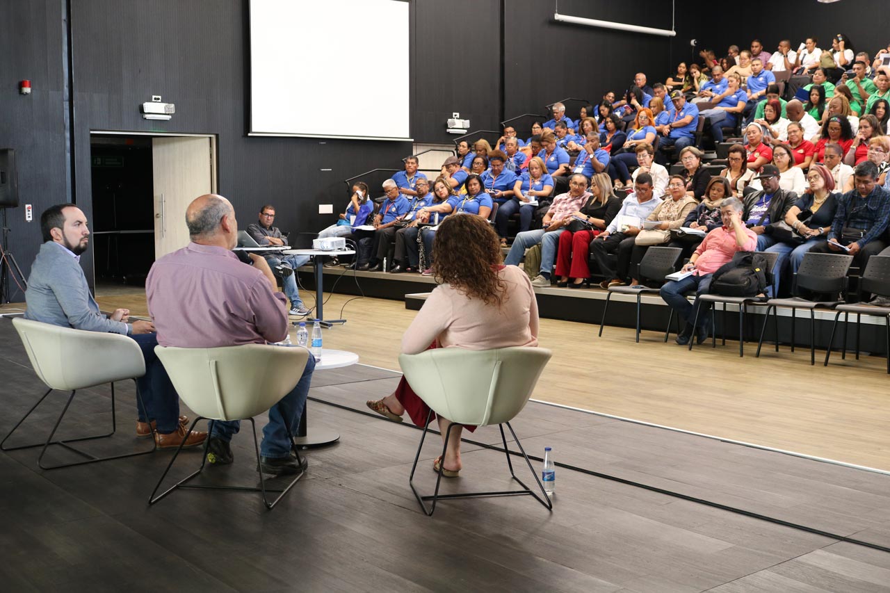 215 maestros de Panamá participan en transferencia de experiencias significativas de instituciones educativas oficiales de Medellín