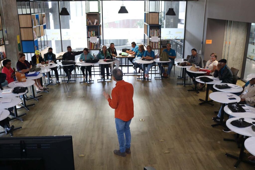 Maestros de panamá, estuvieron en nuestra ciudad aprendiendo sobre prácticas educativas e intercambiando saberes, con lo cual Medellín continúa compartiendo los programas estratégicos en educación con otros países latinoamericano Maestros de panamá, estuvieron en nuestra ciudad aprendiendo sobre prácticas educativas e intercambiando saberes, con lo cual Medellín continúa compartiendo los programas estratégicos en educación con otros países latinoamericano