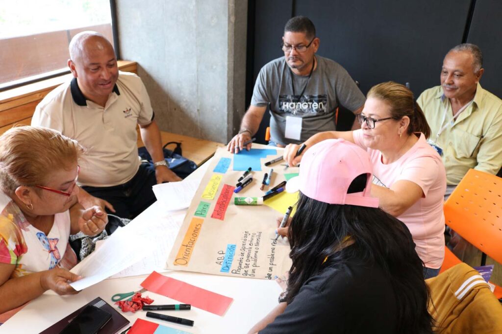 Maestros de panamá, estuvieron en nuestra ciudad aprendiendo sobre prácticas educativas e intercambiando saberes, con lo cual Medellín continúa compartiendo los programas estratégicos en educación con otros países latinoamericano Maestros de panamá, estuvieron en nuestra ciudad aprendiendo sobre prácticas educativas e intercambiando saberes, con lo cual Medellín continúa compartiendo los programas estratégicos en educación con otros países latinoamericano