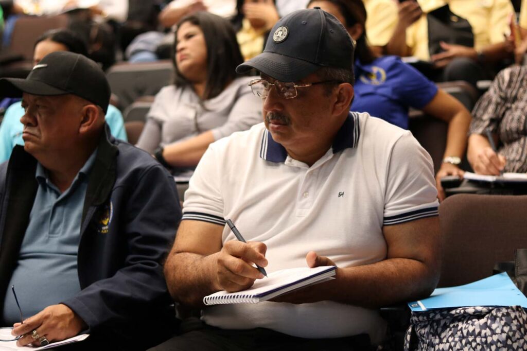 Maestros de panamá, estuvieron en nuestra ciudad aprendiendo sobre prácticas educativas e intercambiando saberes, con lo cual Medellín continúa compartiendo los programas estratégicos en educación con otros países latinoamericano Maestros de panamá, estuvieron en nuestra ciudad aprendiendo sobre prácticas educativas e intercambiando saberes, con lo cual Medellín continúa compartiendo los programas estratégicos en educación con otros países latinoamericano