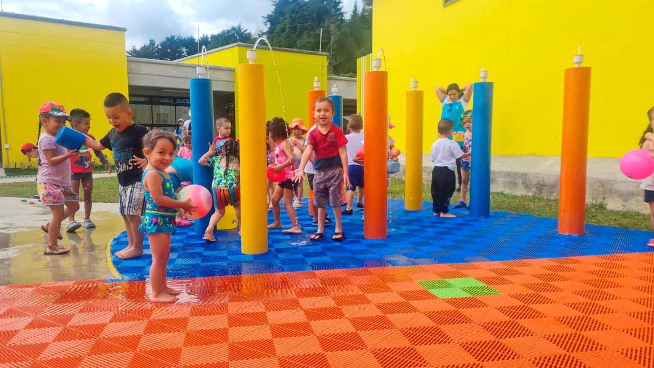 La Alcaldía de Medellín abrió nuevo centro infantil de Buen Comienzo en San Antonio de Prado La Alcaldía de Medellín abrió nuevo centro infantil de Buen Comienzo en San Antonio de Prado