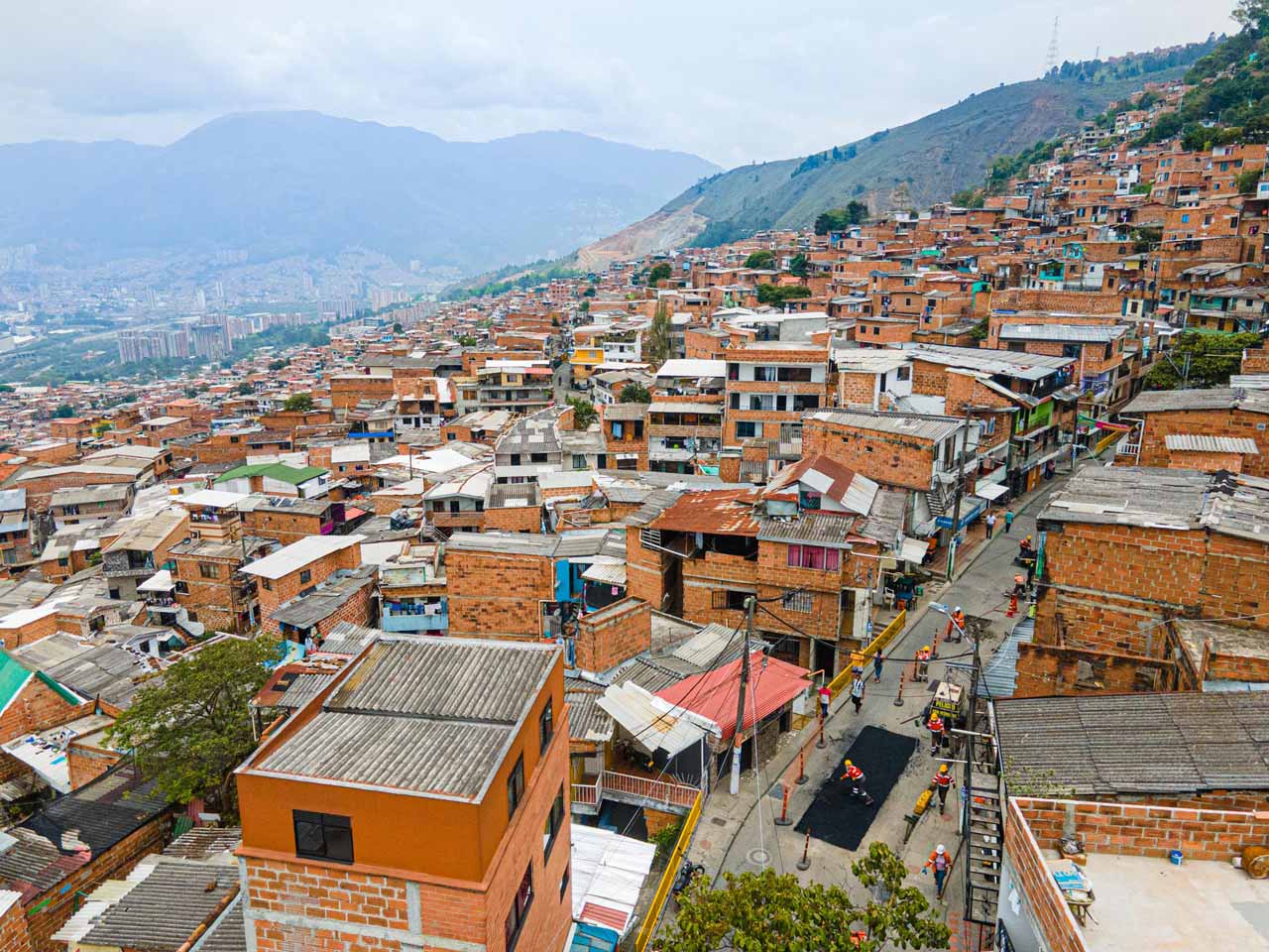 Popular será la tercera comuna de Medellín sin huecos