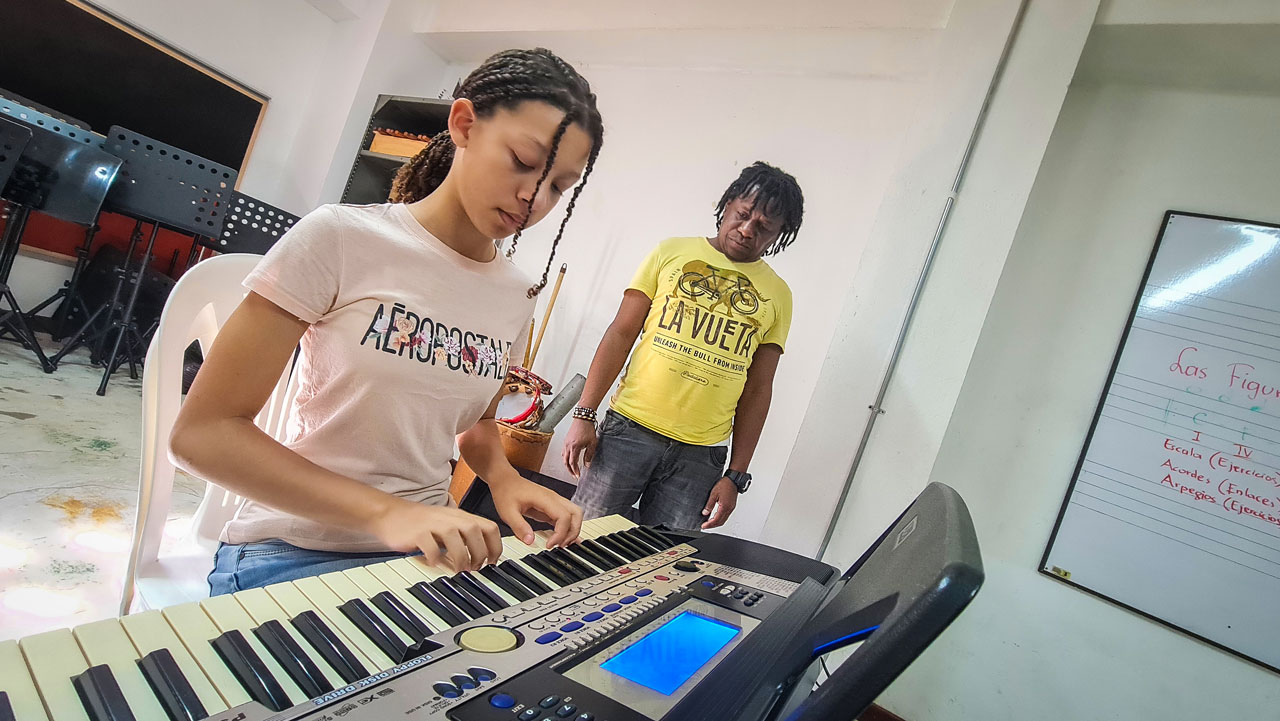 Con cambio de enfoque y nuevos instrumentos, la Escuela de Música Trinidad se suma a la estrategia integral en Guayabal - Foto Alcaldía de Medellín Con cambio de enfoque y nuevos instrumentos, la Escuela de Música Trinidad se suma a la estrategia integral en Guayabal