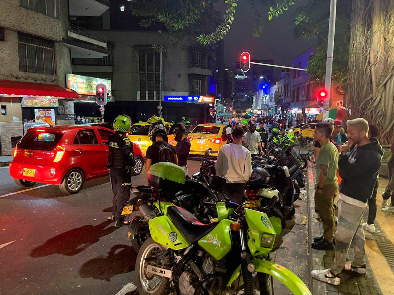 Más de 200 policías se desplegaron en un triple “Operativo relámpago” en el Centro, La 70 y El Poblado