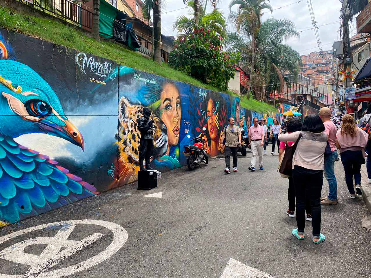 La Alcaldía de Medellín ha formado a 184 personas en el sector del turismo de la Comuna 13 La Alcaldía de Medellín ha formado a 184 personas en el sector del turismo de la Comuna 13