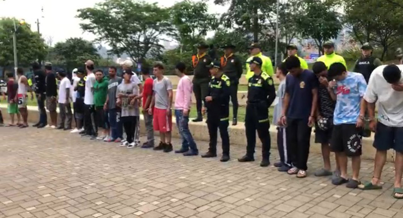 Capturan a tres presuntos miembros de una banda dedicada al atraco en restaurantes de Laureles y Belén Capturan a tres presuntos miembros de una banda dedicada al atraco en restaurantes de Laureles y Belén